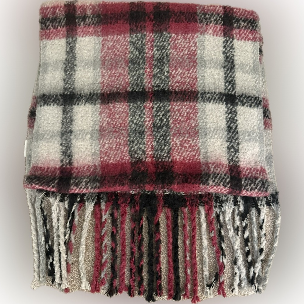 NWT Max Studio burgundy and Gray Textured Scarf